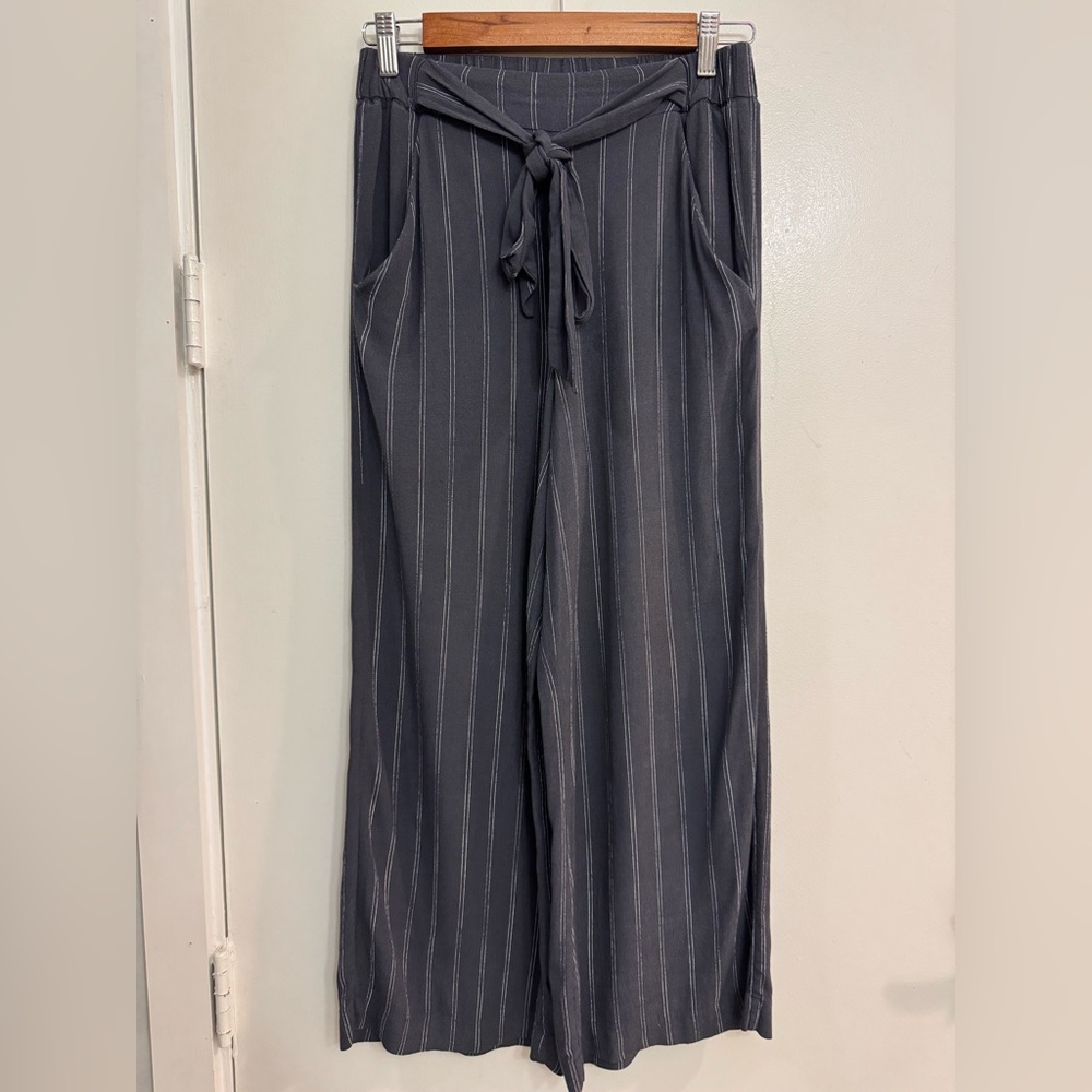 Aritzia Gray Striped Wide Leg Pants